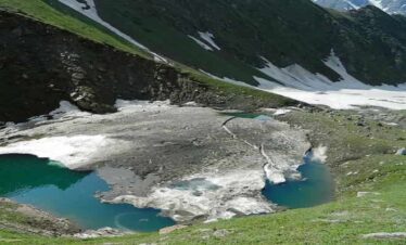 Trekking To Beas Kund